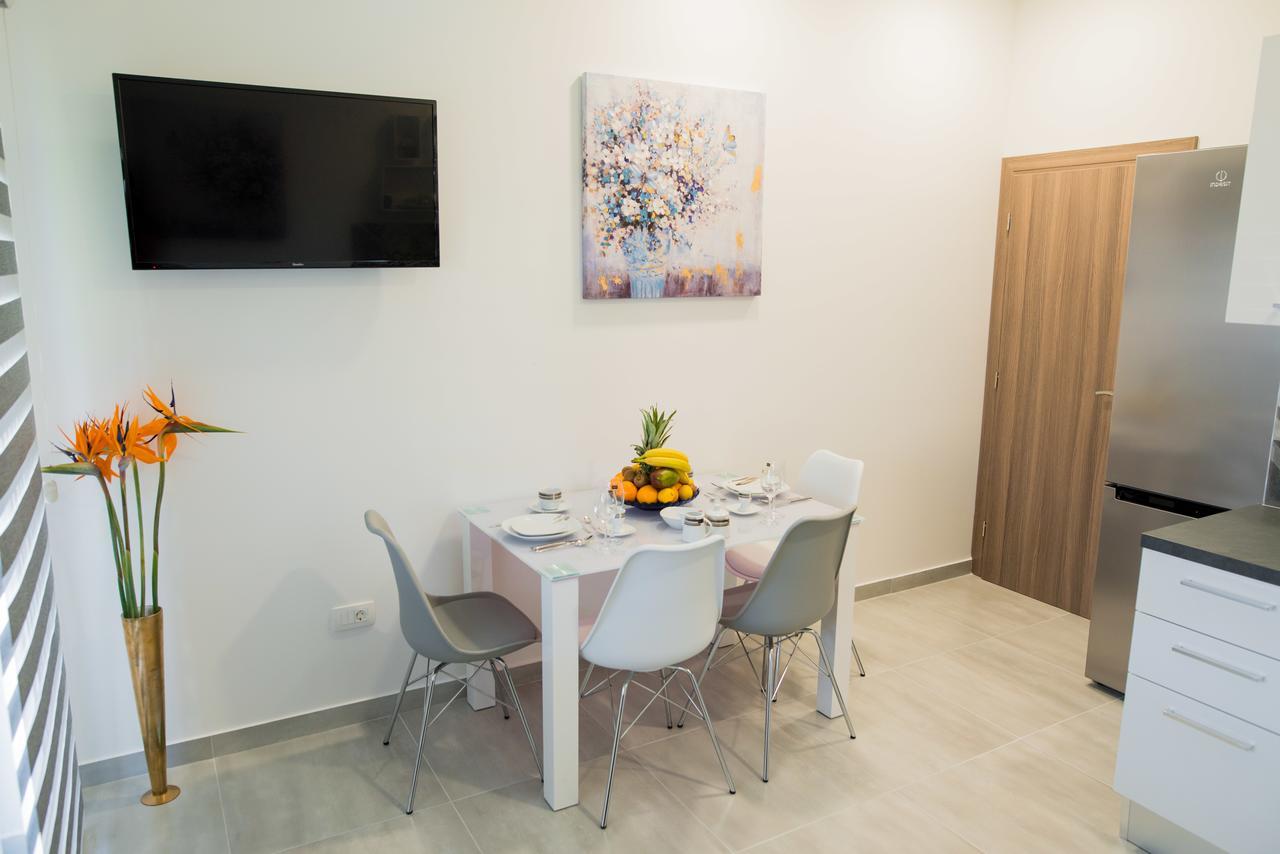 Lct Blue Lions Apartments โปดสตรานา ภายนอก รูปภาพ